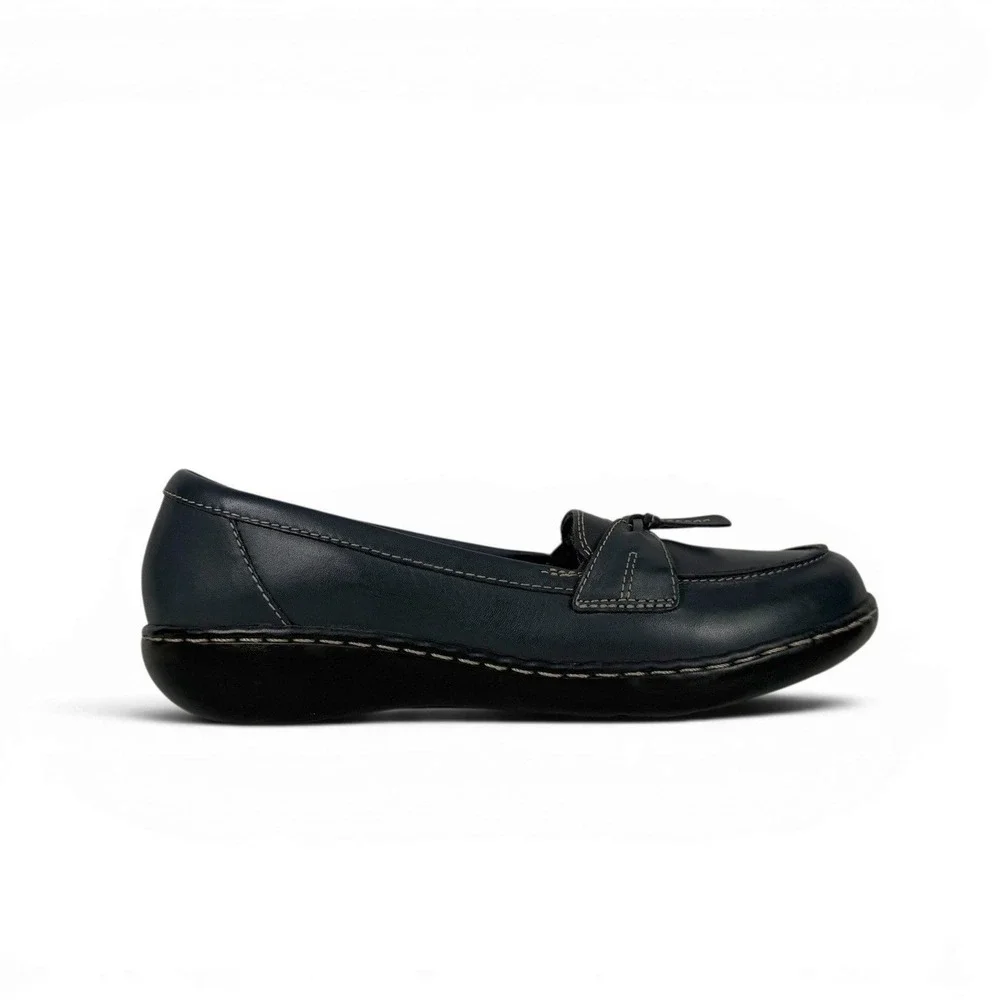 Clarks Ashland Bubble Loafers Womens 7.5 Wide Navy Leather Slip On Tassel